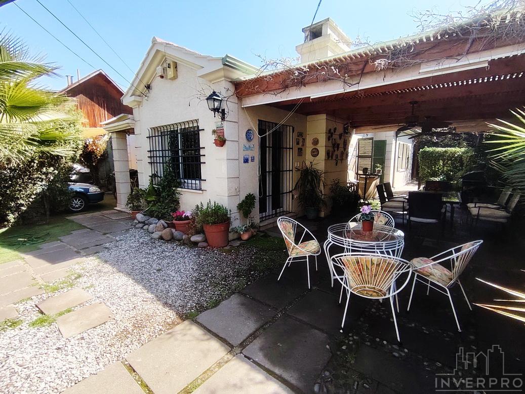 Preciosa Casa a Pasos de Plaza Uruguay y Colegio San Ignacio